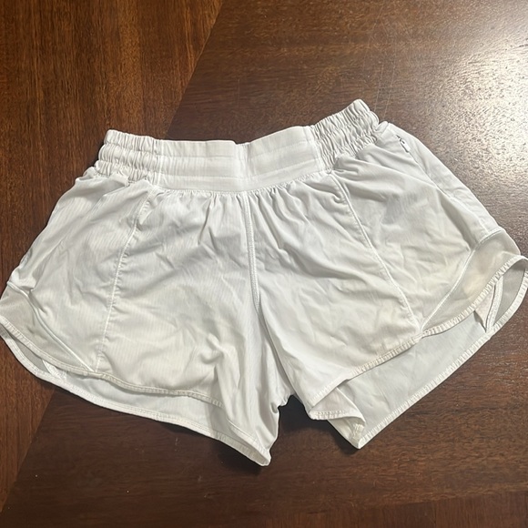 Lululemon hotty hot low rise short - Picture 2 of 6